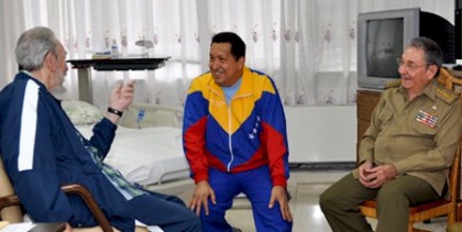 Former President of Venezuela with Fidel and Raul Castro. Photo: granma.cu